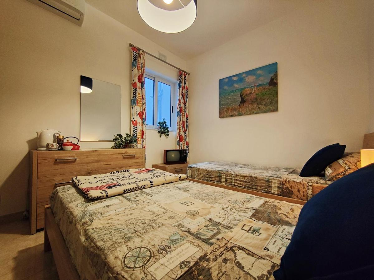 Your Room, Your Apartment, Your Shared Pool Marsalforn Exterior foto
